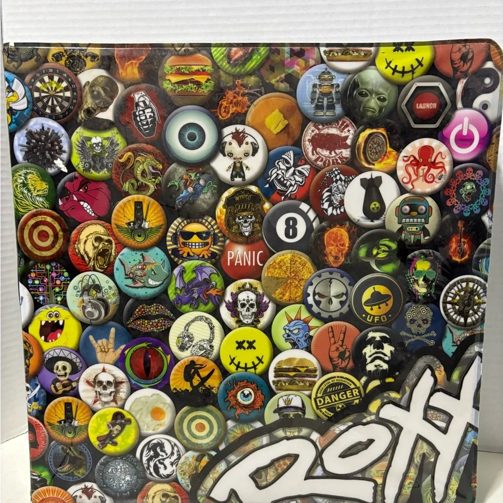 Folder containing 33 Roxx Buttons. - Picture 1 of 7